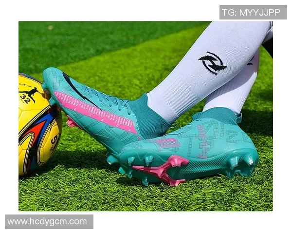 儿童足球鞋CR7助力小球员梦想成真尽享快乐足球时光